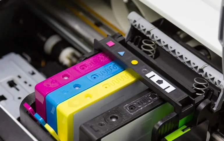 Jak dopasować tusze do drukarek do konkretnych zastosowań – dom, biuro, grafika?